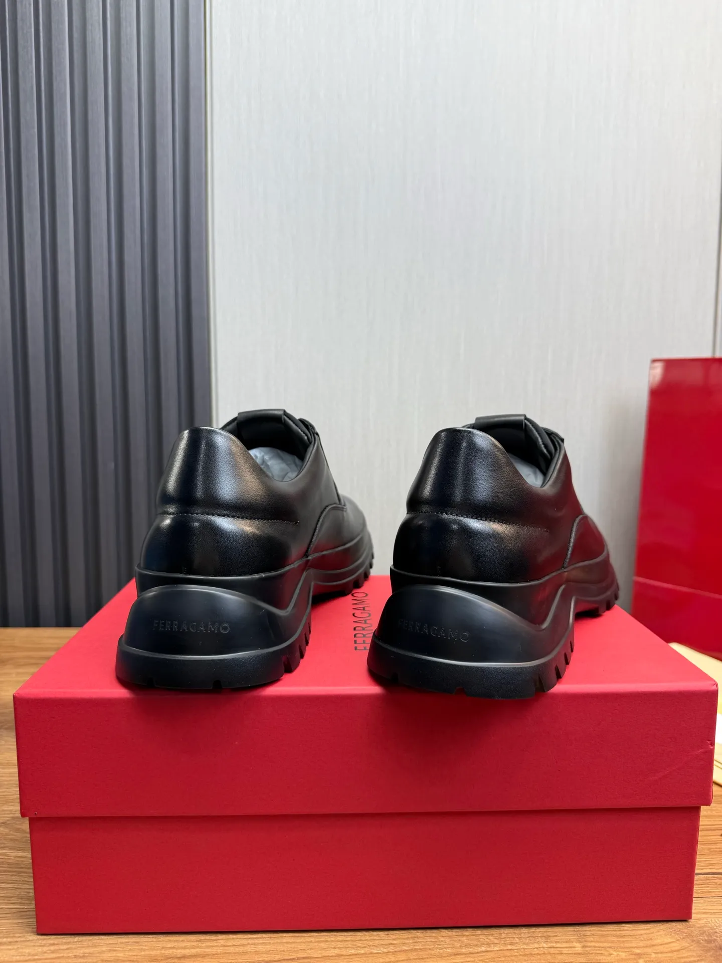 Men's shoes 💰880💰 Ferragamo. [Ferragamo] Men's Loaf leather shoes, the latest hot style, 1:1 original purchase quality, top quality, imported open-edge beaded cowhide leather on the upper, hand-made three-dimensional stitching highlights the round toe design, the inner feet are made of imported cowhide, with original wear-resistant rubber outsole, matching code 39-44, (38, 45 custom-made, non-refundable)